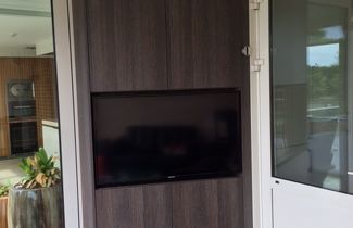 Maatwerk kast met ingebouwde televisie